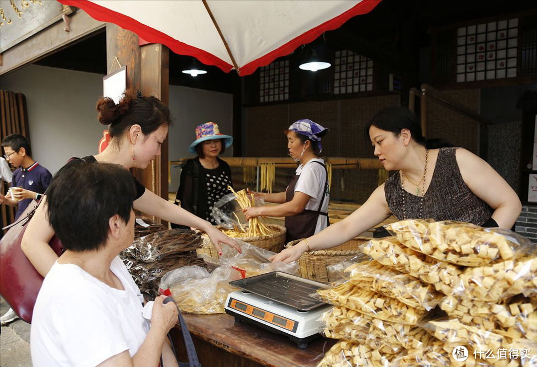 买腐竹，颜色越深品质越好？牢记这3个技巧，辨别腐竹好坏并不难