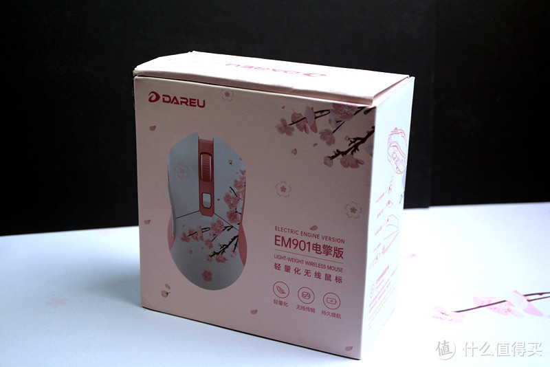 达尔优EM901樱花粉充电套装：牧马人血统、樱花粉配色、RGB灯带、259元