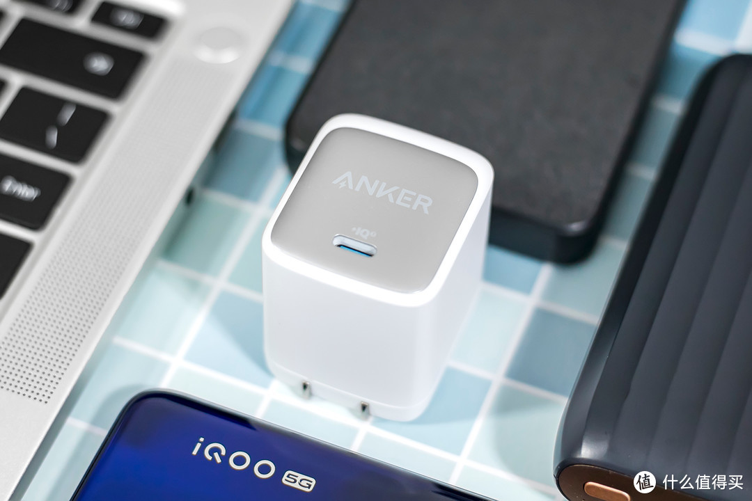 向着极致轻量化前进，Anker 安克氮化镓超能充65W充电器评测