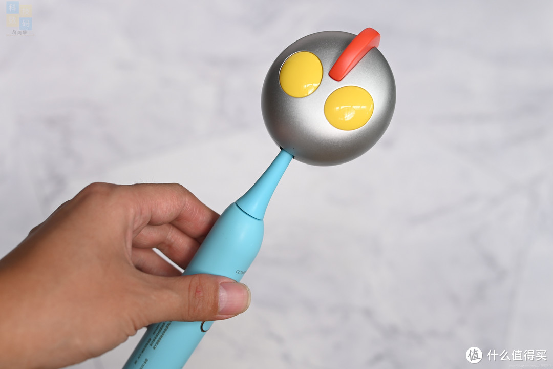 更适合小孩的电动牙刷，轻柔呵护口腔，Combo咸蛋超人电动牙刷上手