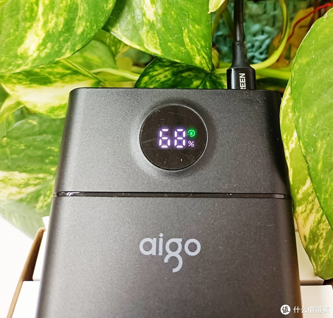 移动能源补给站，aigo C40S数显快充充电宝，容量大得超出你想象