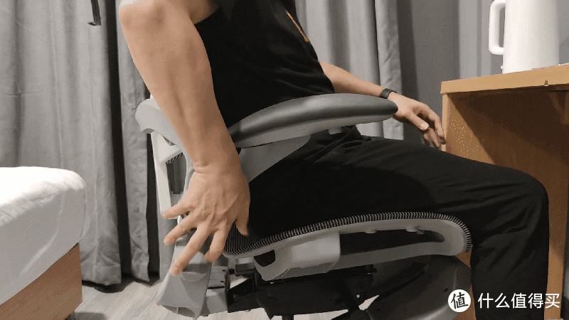实话实说：就这一个毛病！深度体验网易严选3D悬挂腰靠人体工学椅