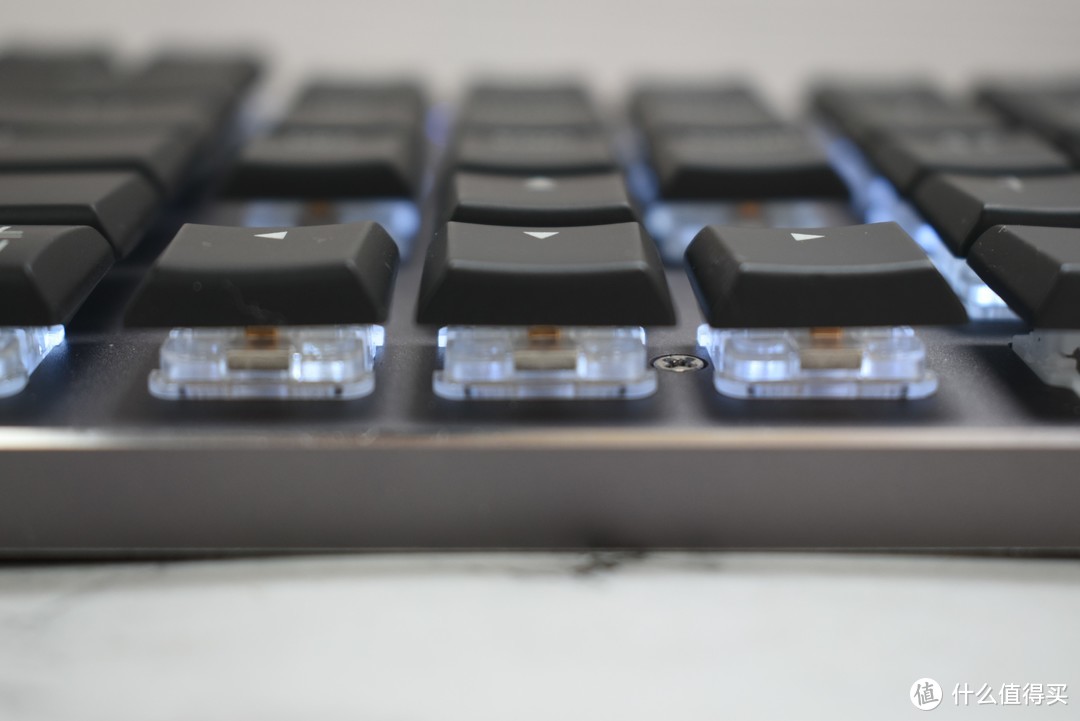 既有超薄键盘的颜值，又有机械键盘的手感：狼蛛F2090矮轴机械键盘，Macbook的好帮手