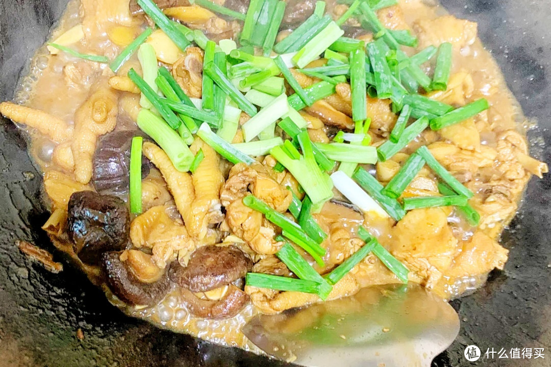 焖鸡肉前，多加“2料”洗一洗，鸡肉无腥无血沫，鲜嫩肉滑特入味