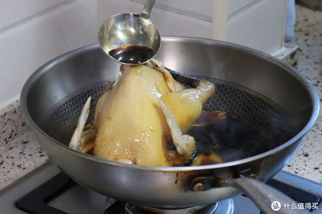 5种调料4个步骤，完成一份媲美金戈戈的豉油鸡~