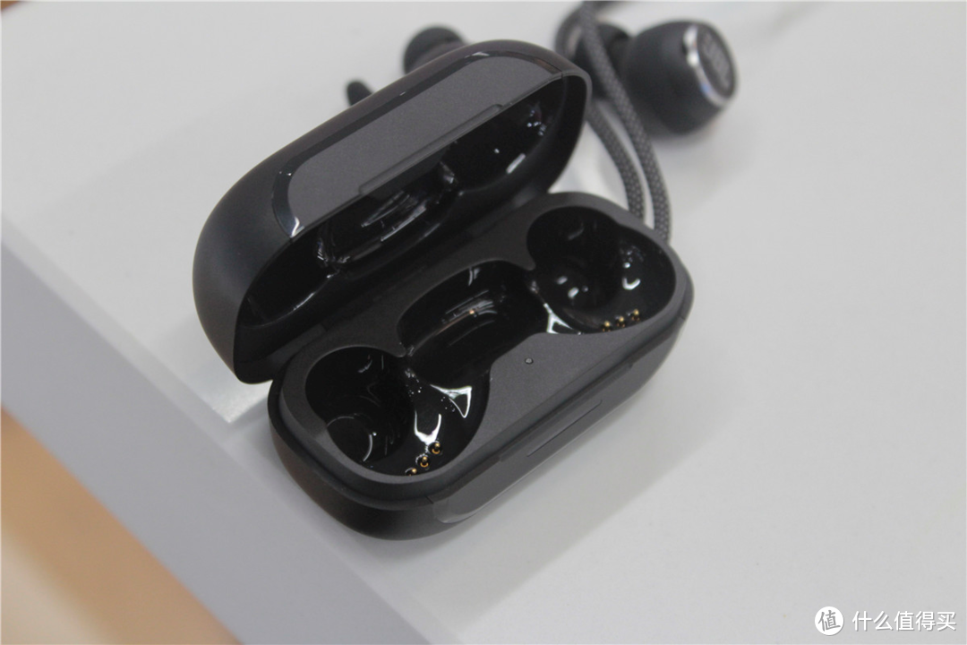 JBL年度旗舰！智能降噪+防尘防水，一款性能均衡的专业运动耳机