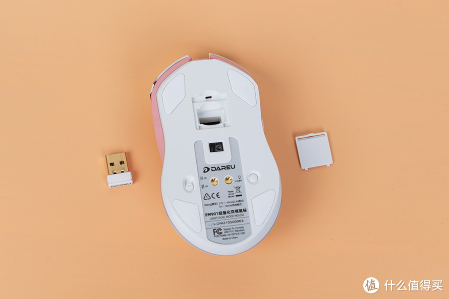 达尔优EM901双模鼠标评测：轻量化高颜值与酷炫座充塑造个性玩家