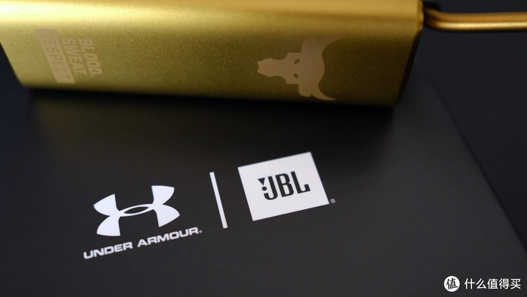 JBL联手UA打造“硬汉”蓝牙耳机，巨石强森特别款轻体验