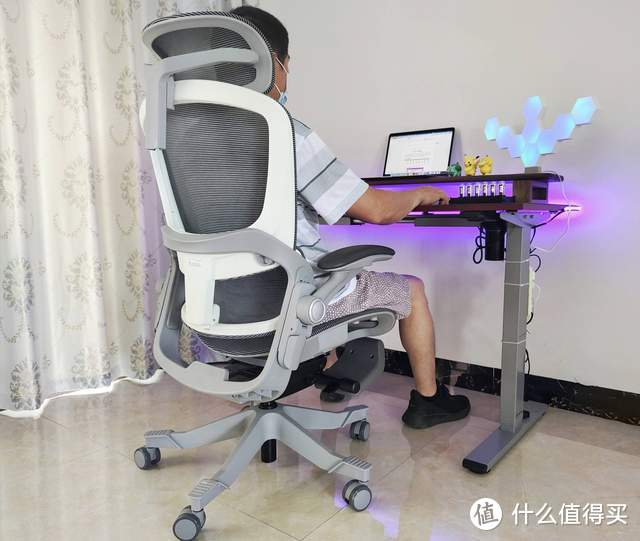 网易严选3D人体工学椅体验：坐躺两用、多档调节，还能“葛优躺”