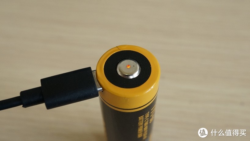 不好意思，原来这个才是全世界最小巧的5000毫安时容量的充电宝。