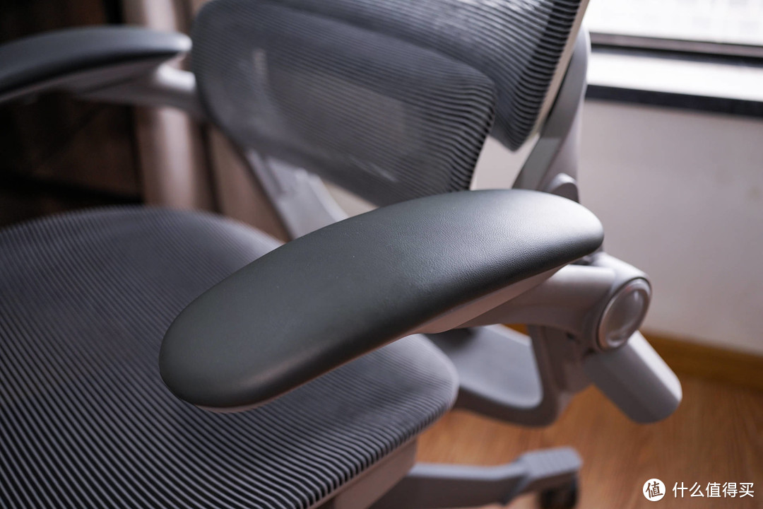 坐出幸福感：网易严选3D悬挂腰靠高端人体工学椅体验