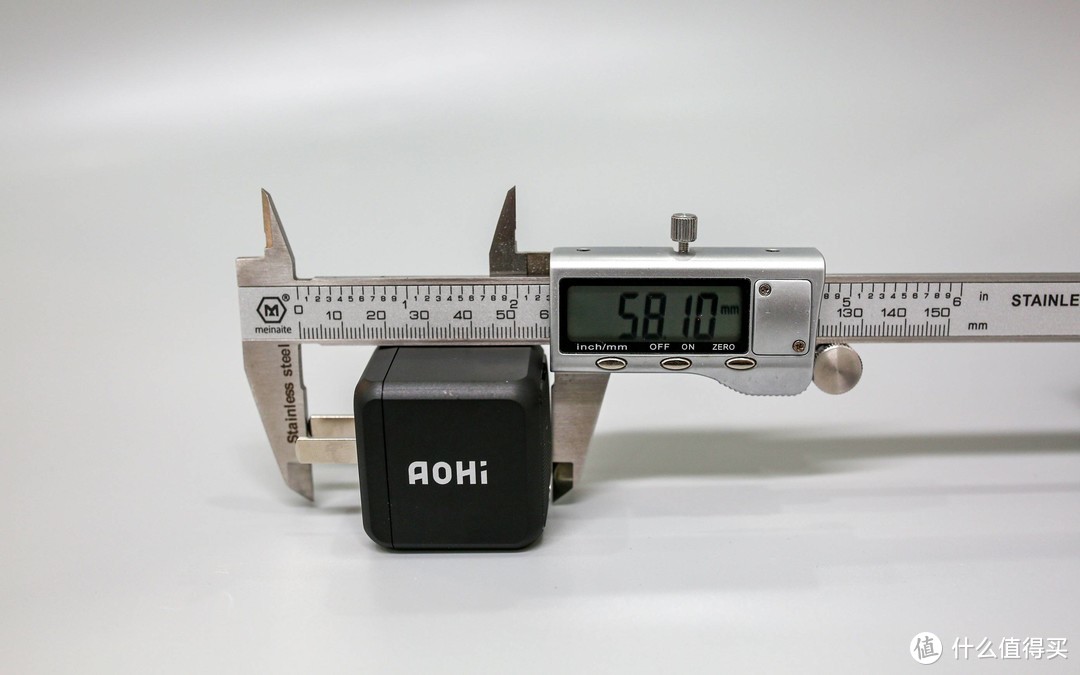 65W氮化镓PD充电器可以多小？：Aohi Magcube小黑钻评测