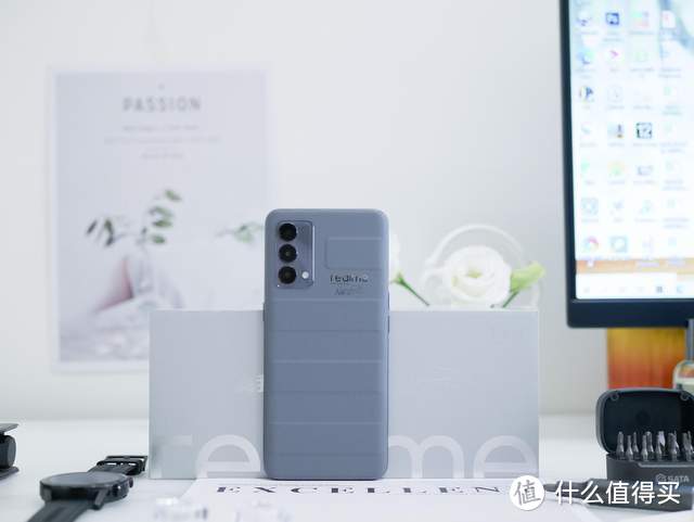 realme 真我GT 大师版：跟我玩质价比，你们玩不过我的