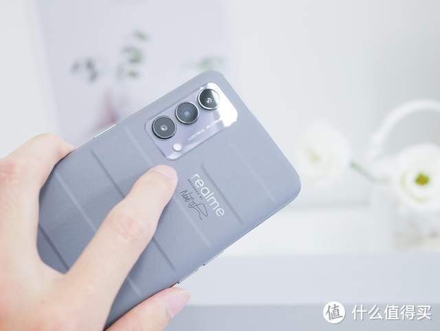 realme 真我GT 大师版：跟我玩质价比，你们玩不过我的