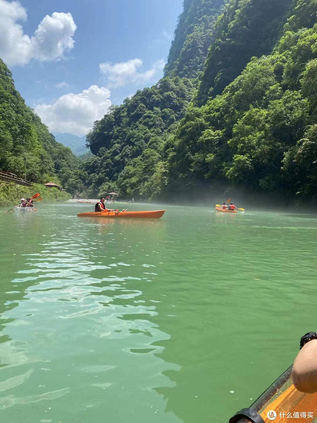 水里划船，格外付费项目。