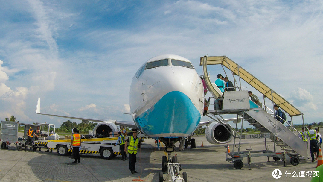 2017年 卡利博机场 行李和乘客一同登机