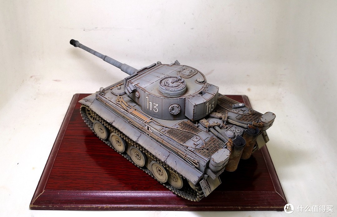 模友鸡鸡的这台虎式坦克模型，由镇江老赵重涂为德国灰，效果有了很大提升。