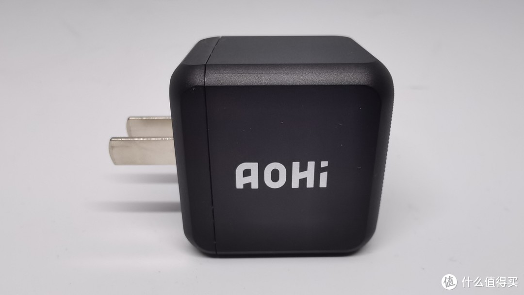 出行充电一个就够了AOHi 65W氮化镓快充PD充电器（轻便、指示灯、多协议快充、GAN+）轻晒