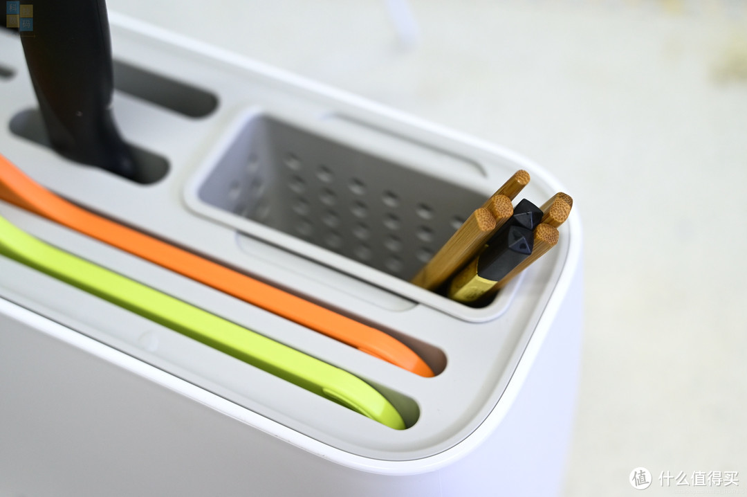 帮厨具除菌烘干的小工具，FIVE智能刀架让厨房更卫生