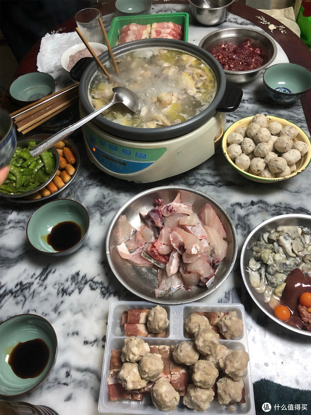 广东人吃饭喜欢用不锈钢盆？会吃的南方人，为何对餐具不讲究？