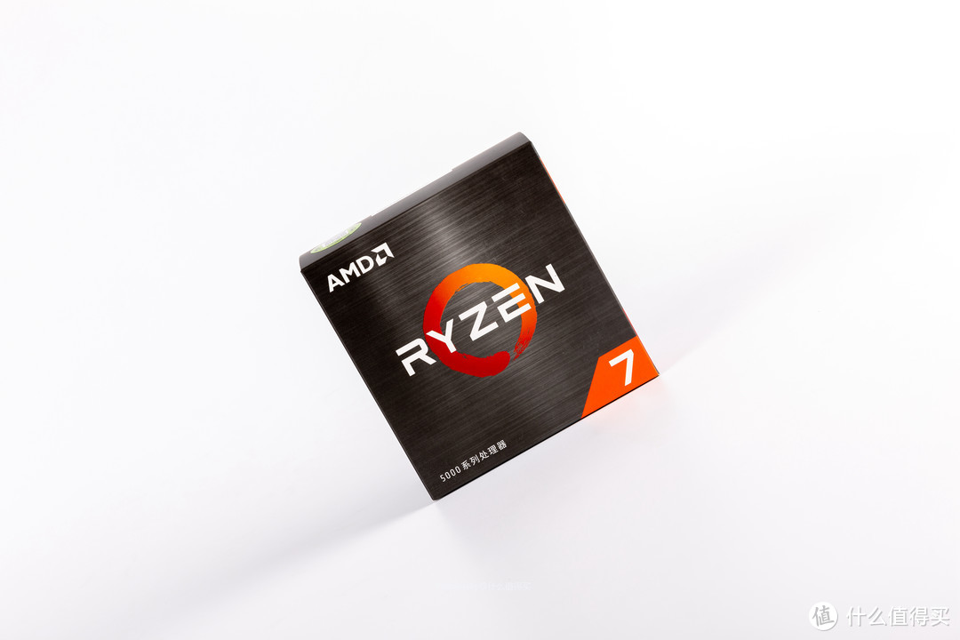 AMD Zen3 R7 5800X处理器，八核心十六线程，基本满足大部分应用需求，何况Zen3的单核心性能一视同仁只有微小的评论差距
