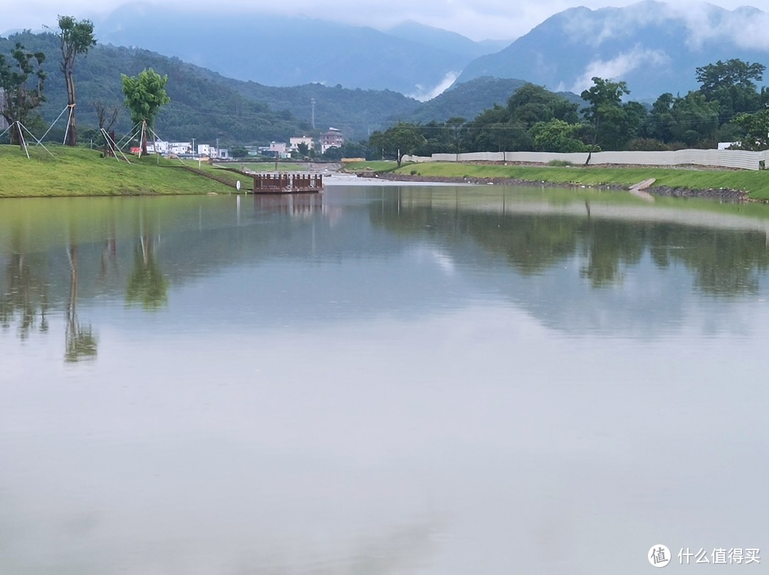 天下着雨，云里雾里，空气新鲜，特别的舒服