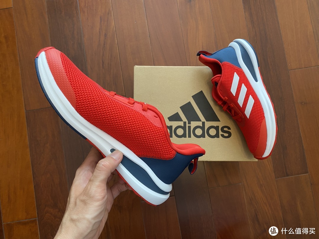 轻便的adidas FortaRun FY1337运动鞋