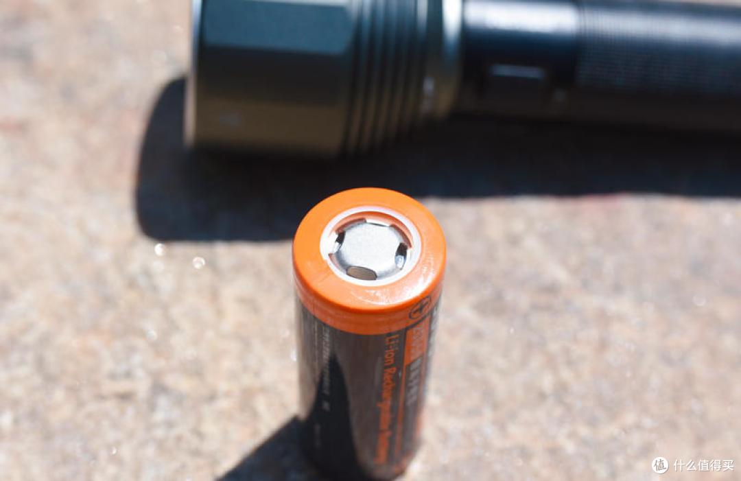 性价比高到惨烈，极低的价格，极高的效率-纳拓户外强光手电