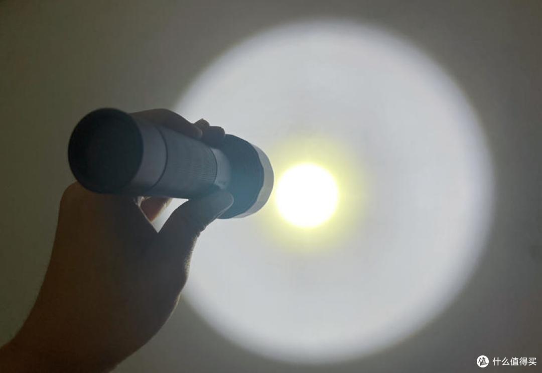 性价比高到惨烈，极低的价格，极高的效率-纳拓户外强光手电