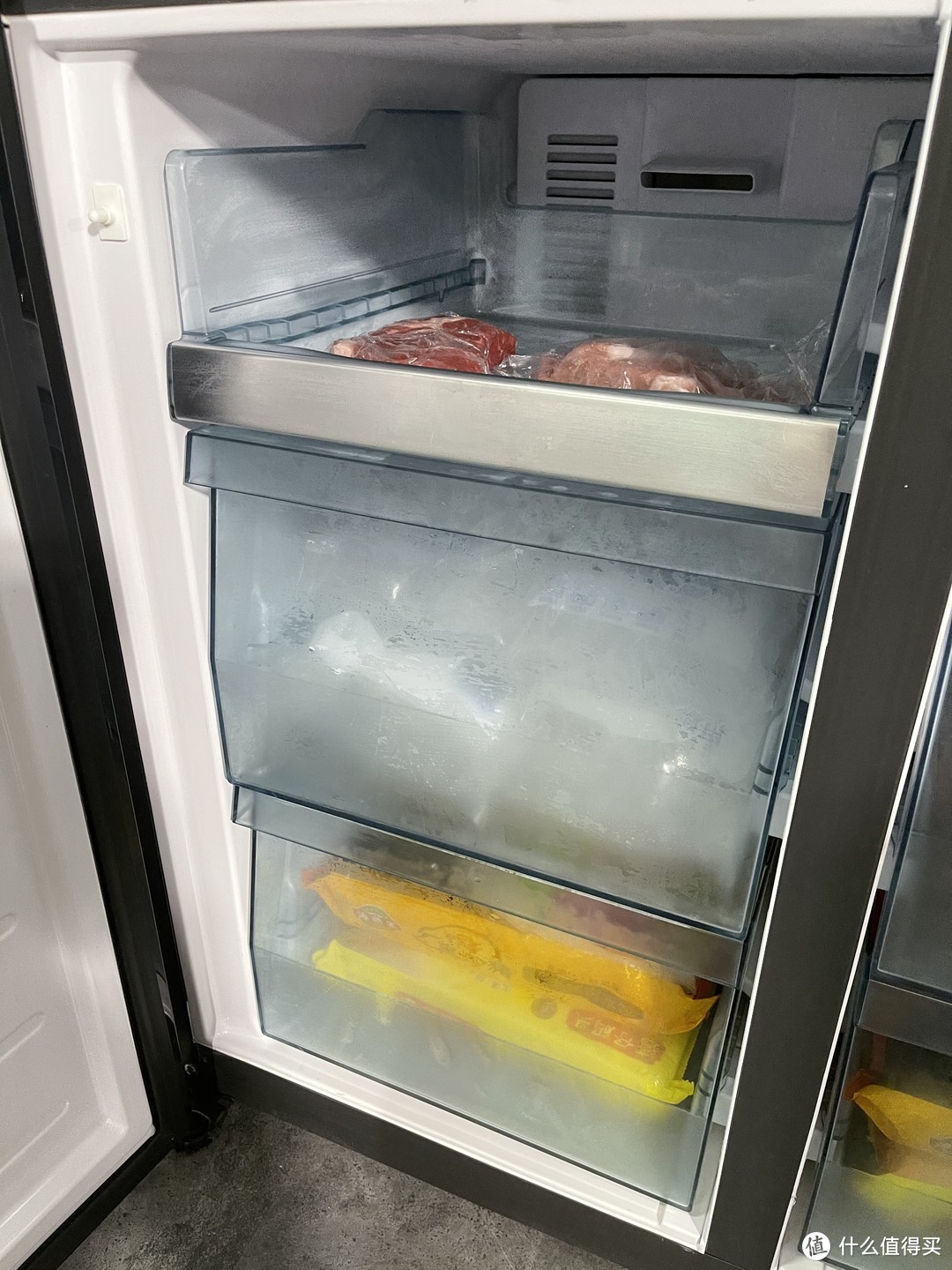 廉价冰箱怎配得起几万一平的房价？日立FBF570KXC真空保鲜冰箱，定义全面制霸的高端冰箱