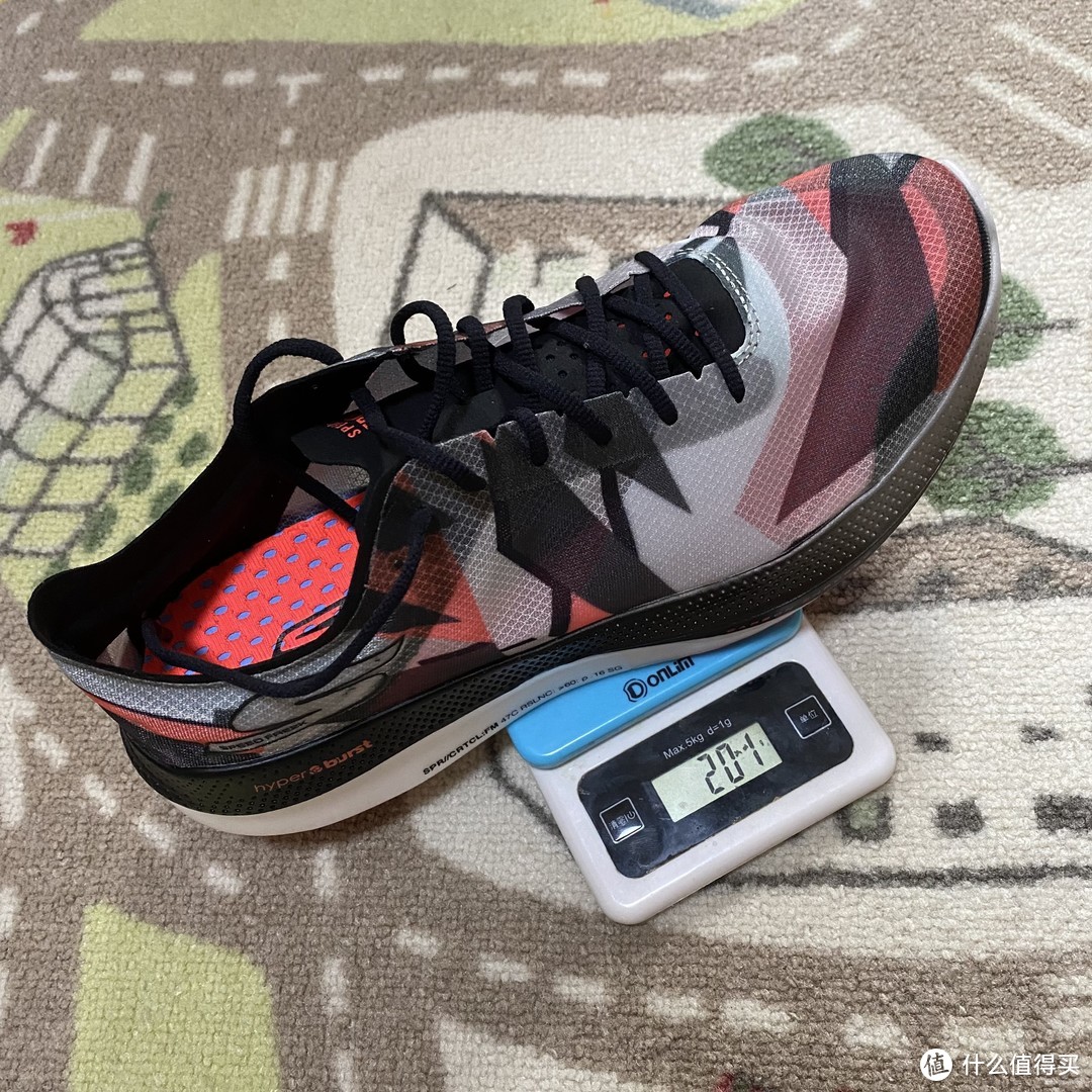 从4分配到8分配，Skechers飞客是更适合大众的碳板跑鞋