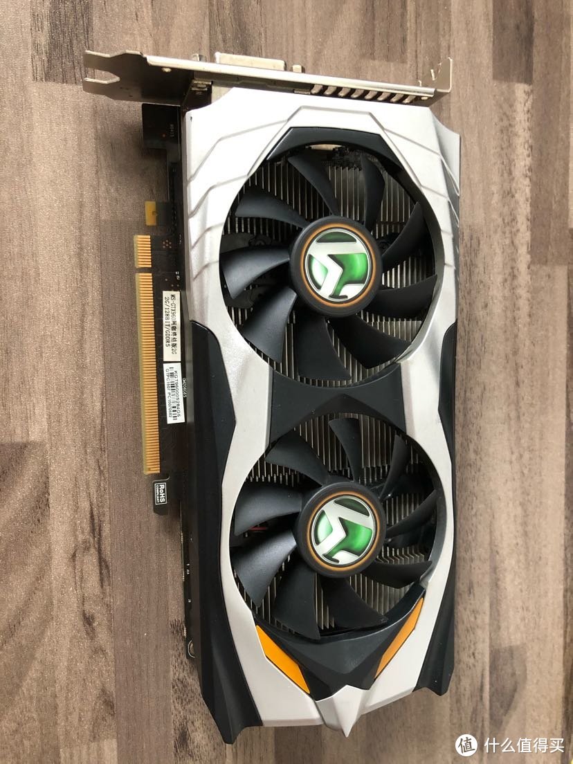 显卡：铭瑄终结者gtx960 2g，可以把它看成是2g的1050ti，昨天拍摄视频的时候962 700出头，今天750了，昨天1050ti 1250左右，今天1300了。功耗不高，额定不虚标的大品牌350w随便带，发热不高，更换硅脂以后机箱内满载温度才60多