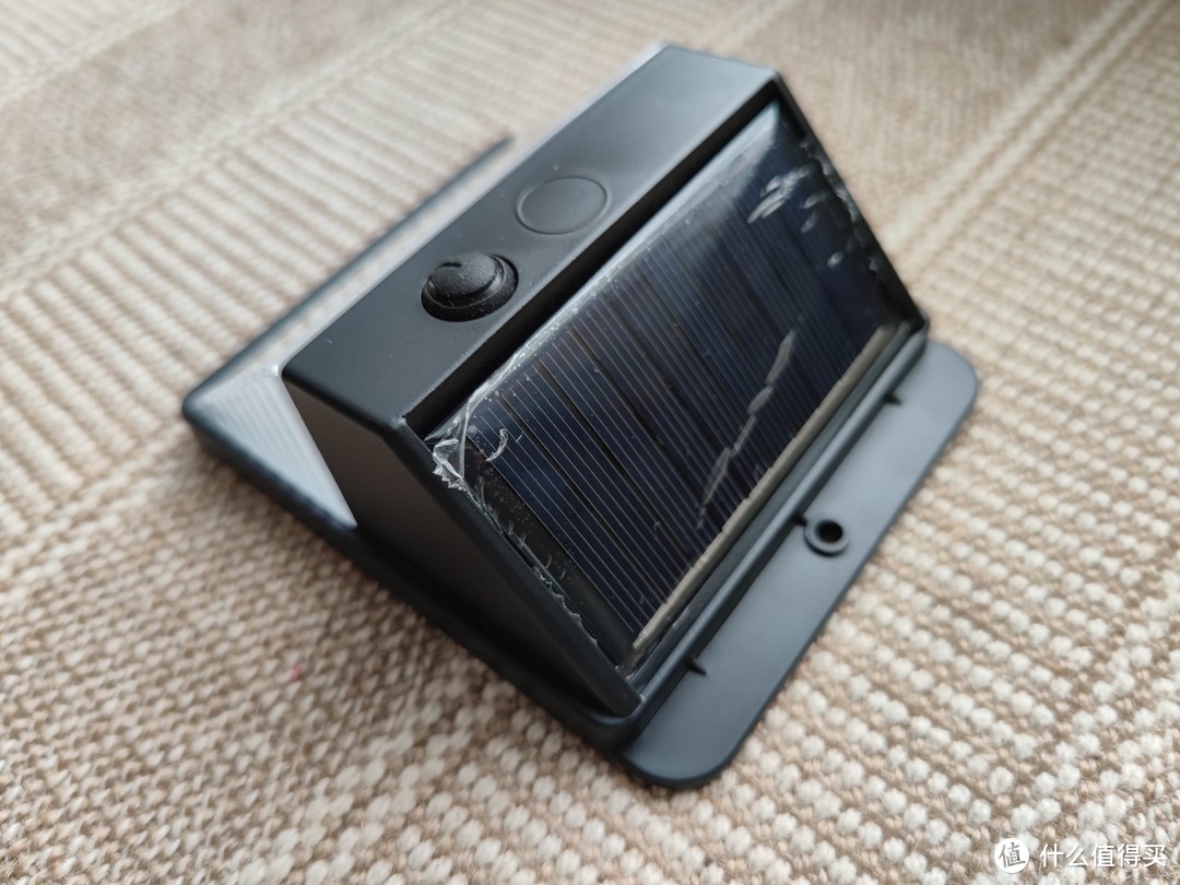 太阳能多晶硅充电光板（上面贴了一层保护膜）