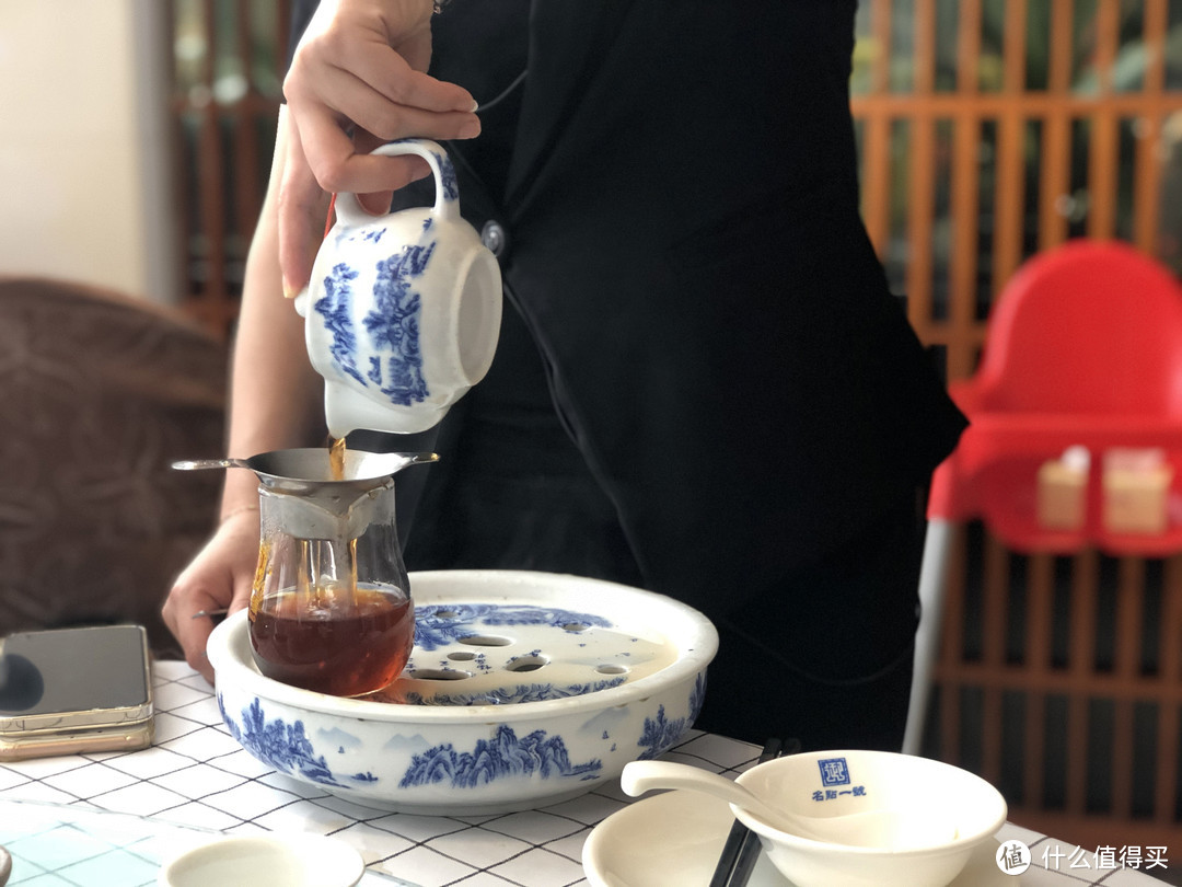 广州朋友请“早茶”，6人点10道菜，老公：粤菜确实名不虚传