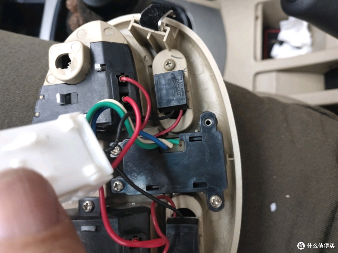 老凯越保养小维修篇一12年凯越天窗开关失灵修复