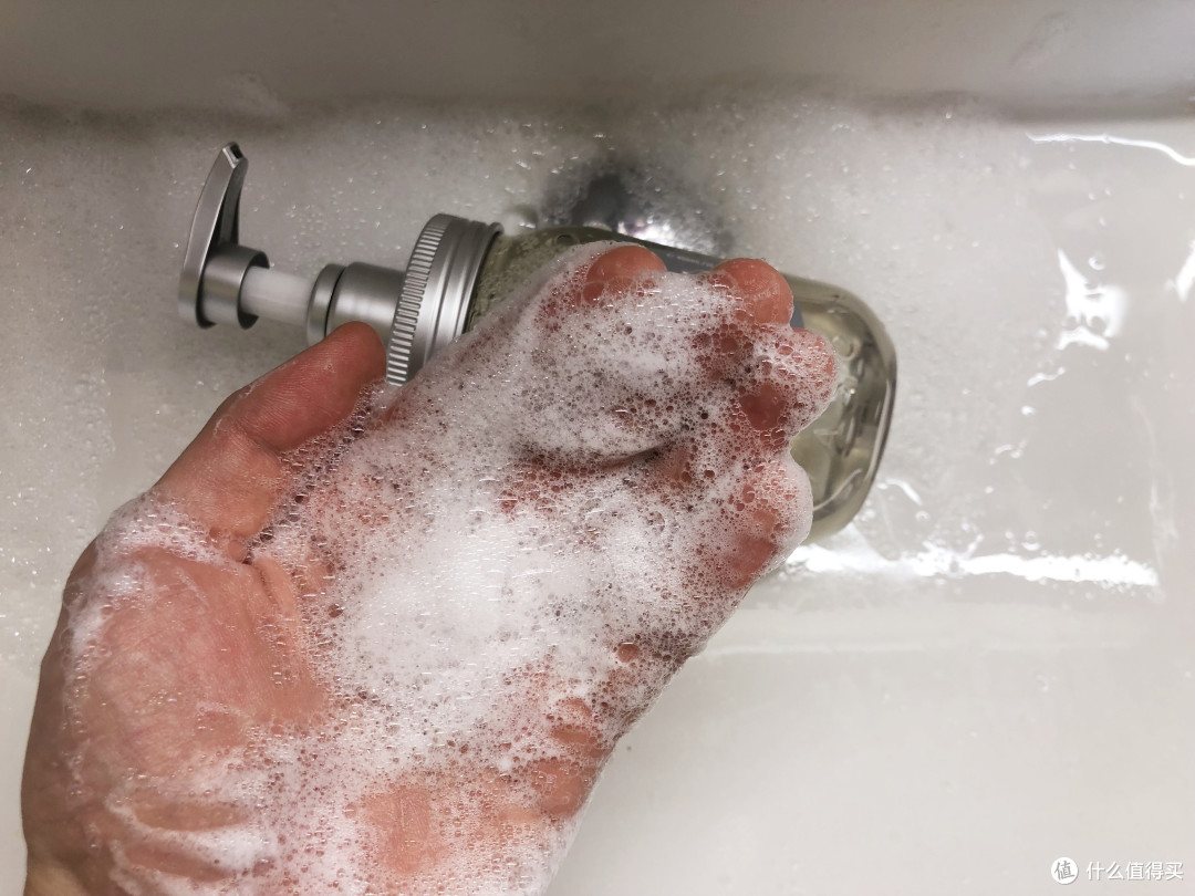 产品较容易起泡，泡沫较为绵密