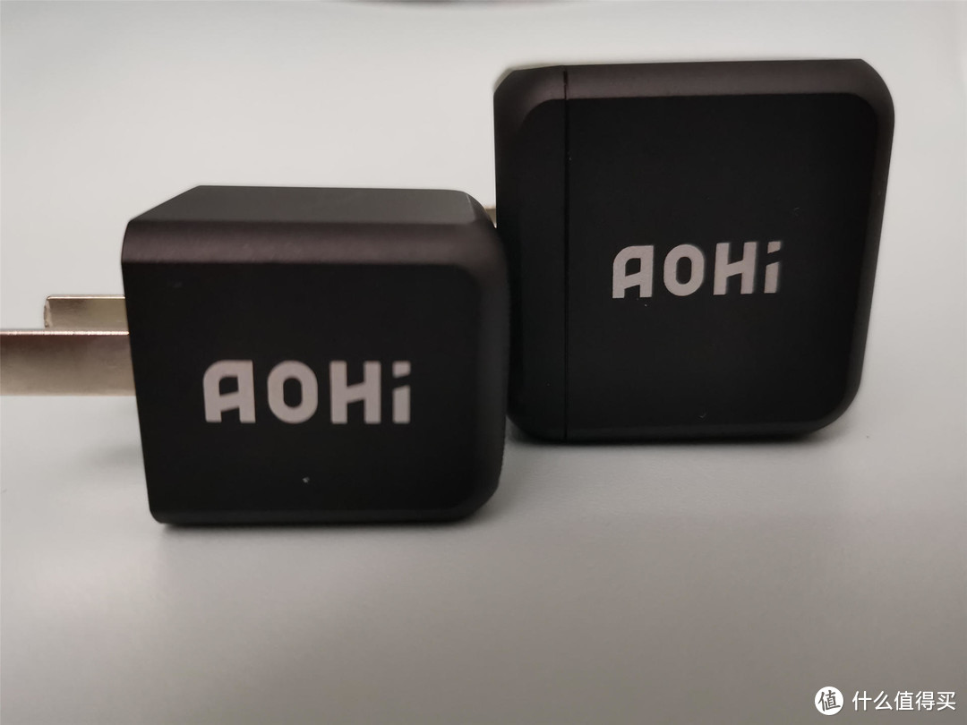 给你的背包减负，一个它就够了：AOHi 65W GaN充电器体验