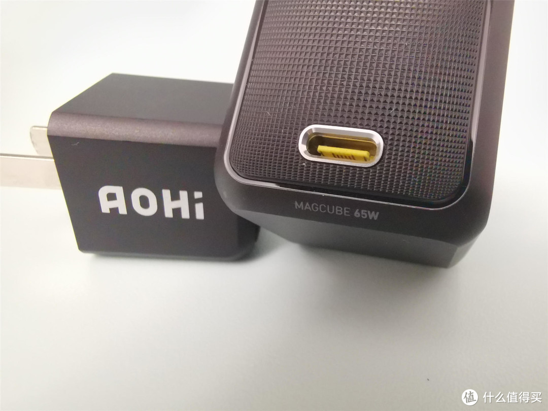 给你的背包减负，一个它就够了：AOHi 65W GaN充电器体验