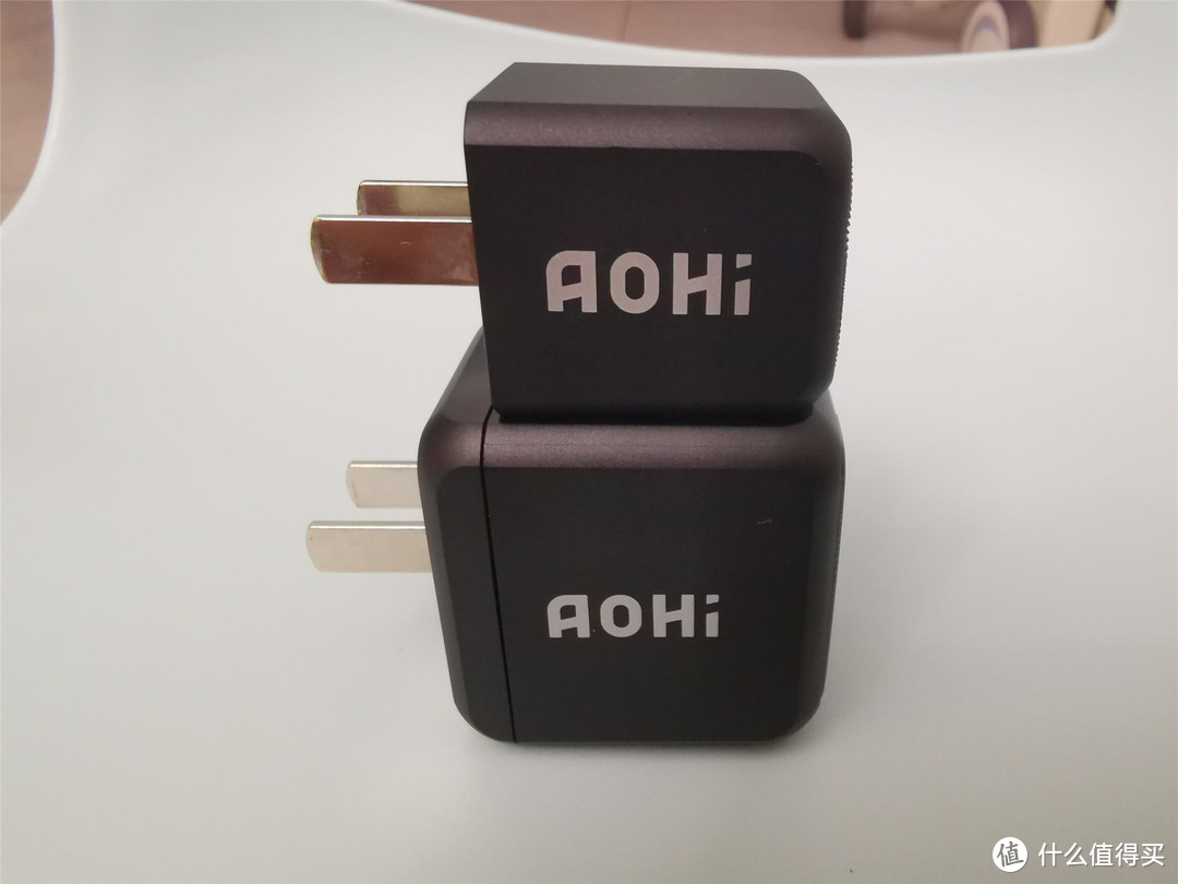 给你的背包减负，一个它就够了：AOHi 65W GaN充电器体验