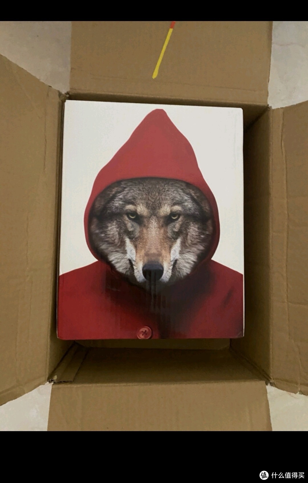 打开盒子吓我一跳，一个狼头标志