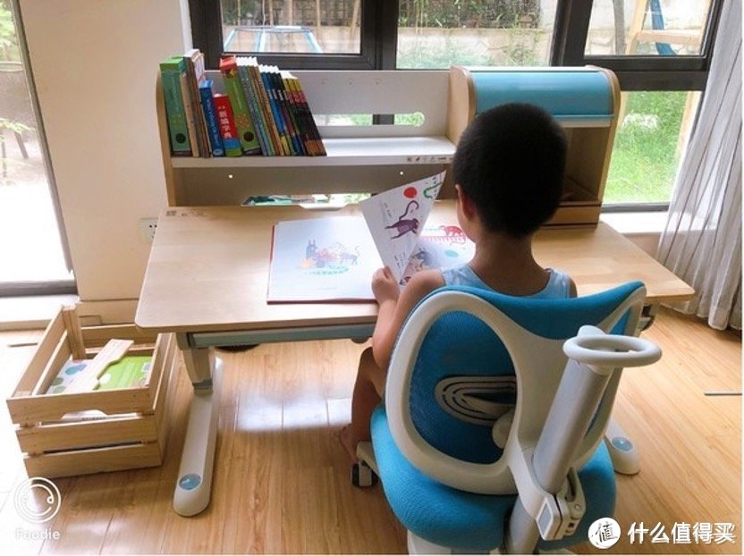 科技妈妈千挑万选亲测过，用2平米书桌椅给孩子打造了一个沉浸