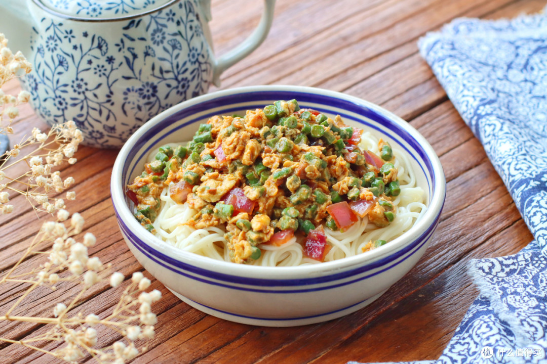 收获的季节,豇豆不仅可以凉拌,还能炒着吃,而且还有个做法,就是酸豆角