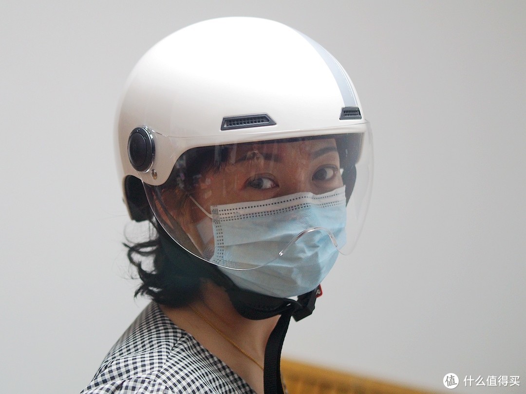 电单车出行一人一盔安全有保障Smart4u时尚头盔