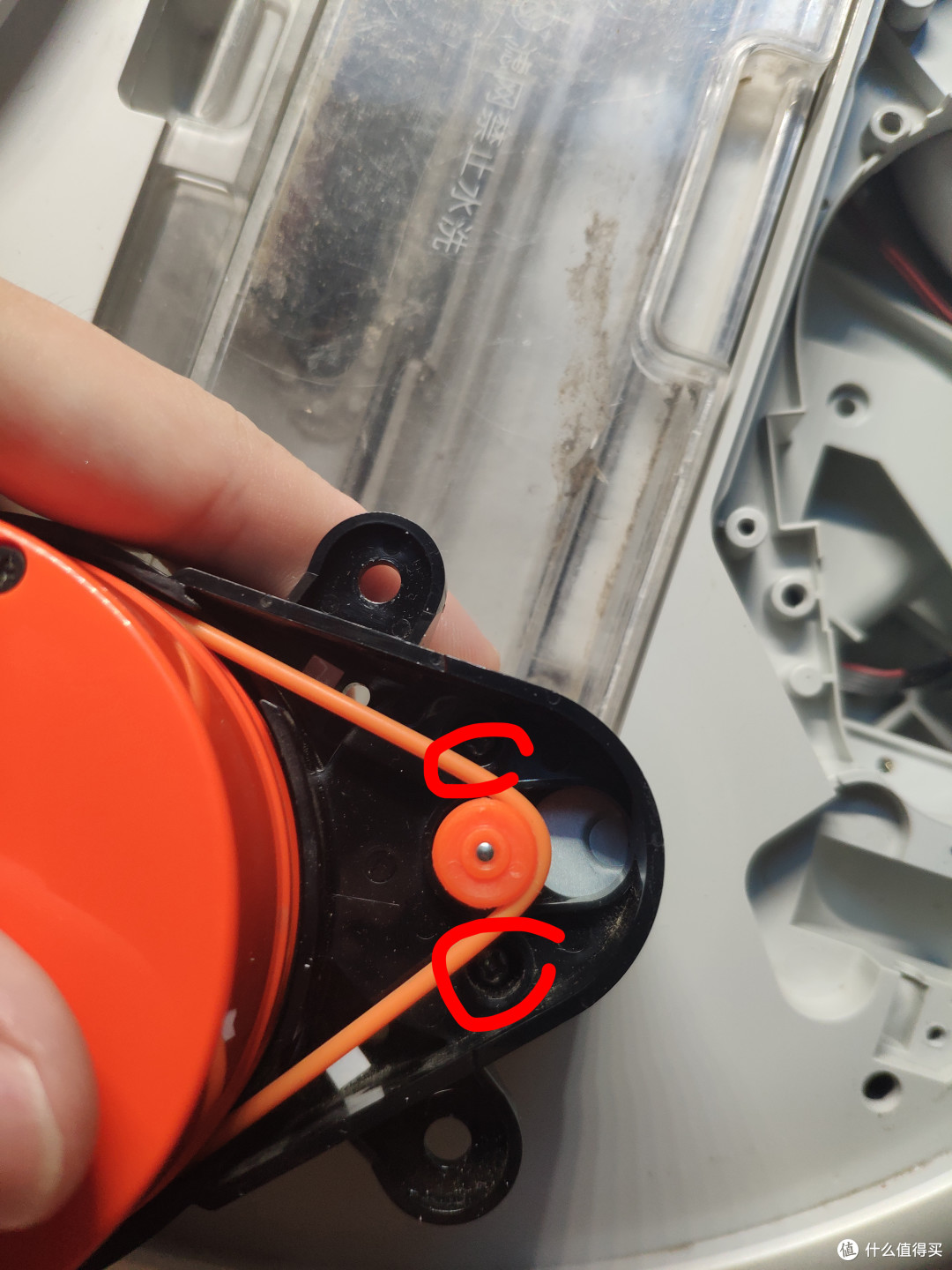 把马达这个螺丝拆了 两个黑色小的