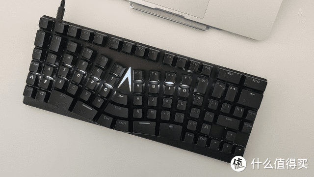 秒变黑客大神，X-Bows Lite人体工学机械键盘评测：外观酷炫，内在健康