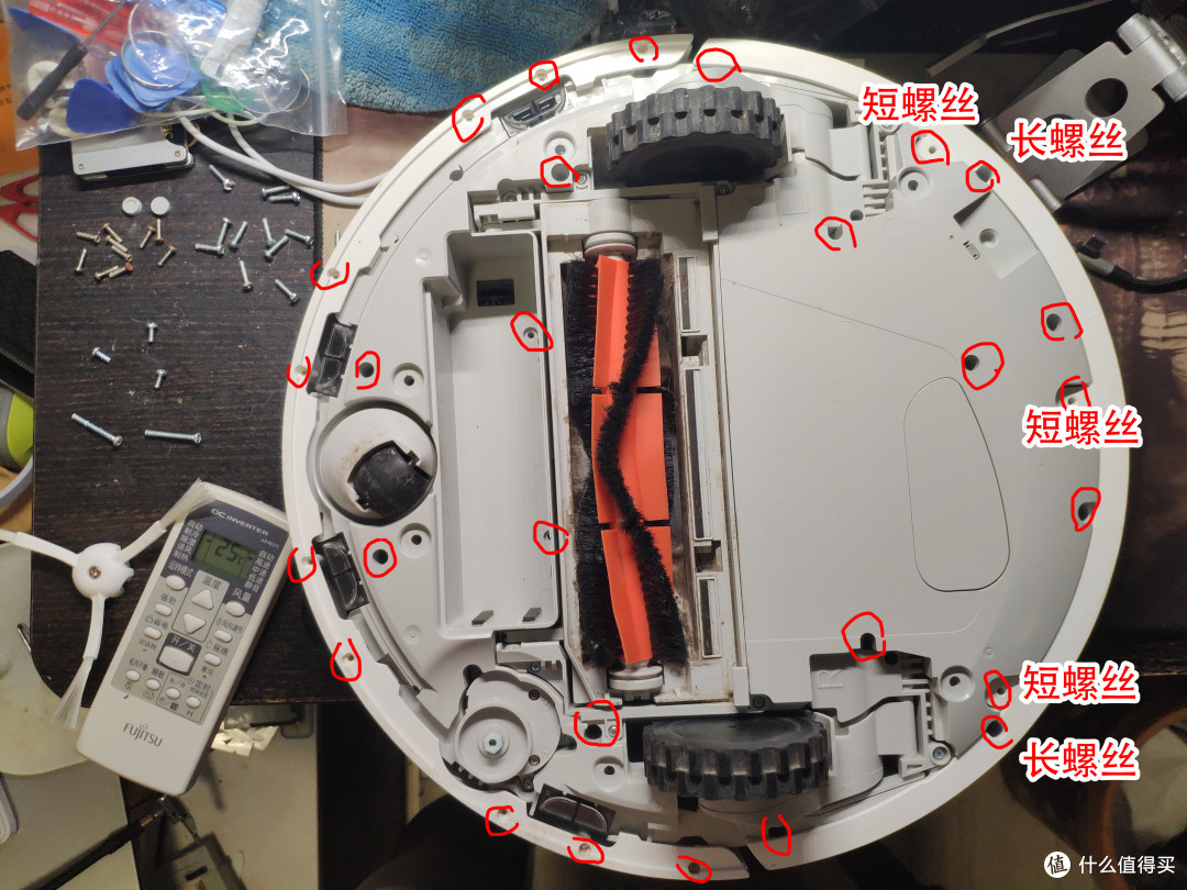 这里要拆的螺丝比较多 左边弯条上螺丝都一样 其他螺丝也都一样 3短2长位置标了 拆掉后可打开盖子
