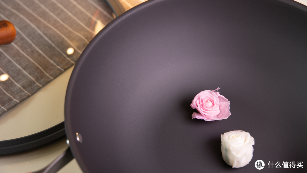 用只有1kg的铁锅炒菜是什么样的体验？三禾窒氮轻铁锅评测