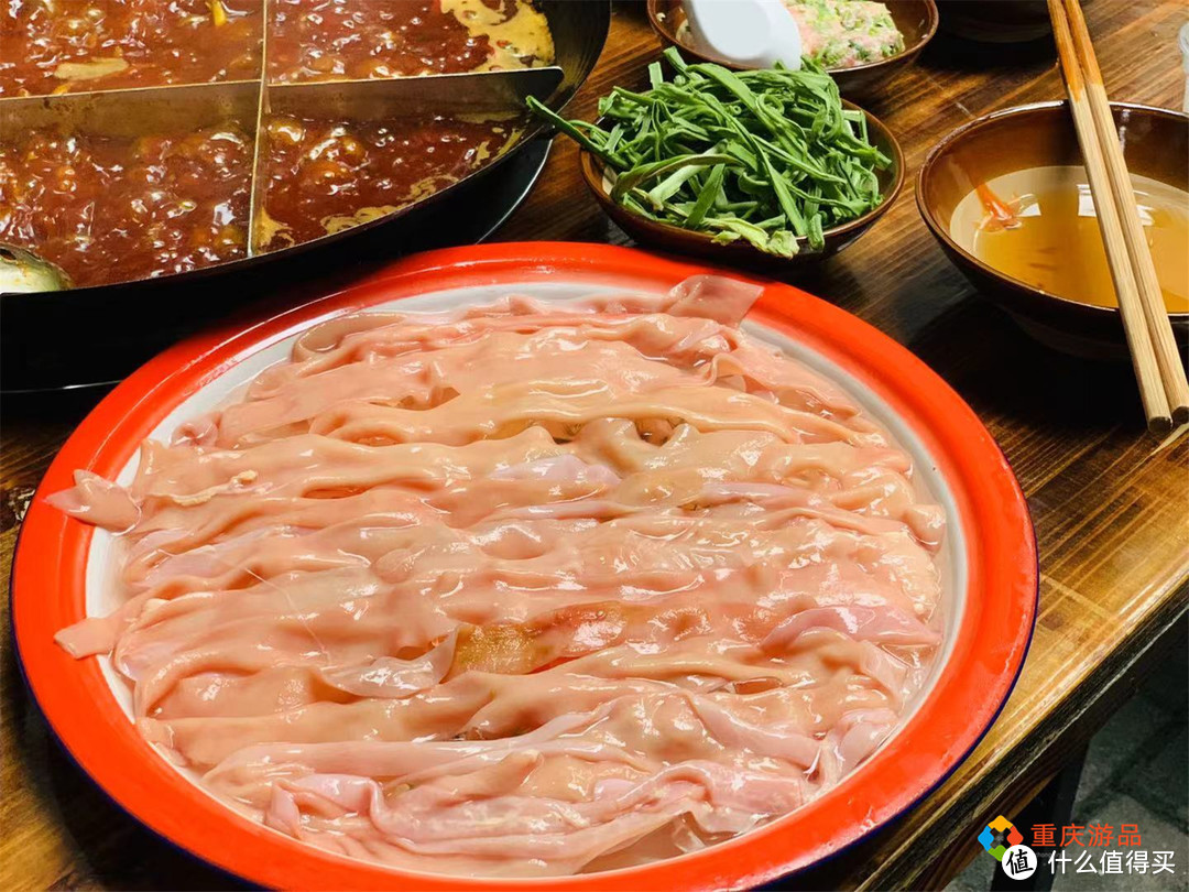 重庆居民楼老火锅：菜品便宜，人均只要50元，猪油蛋炒饭太香了