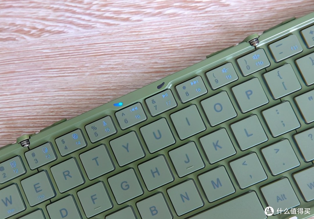口袋键盘随身走 B.O.W航世HB066三折叠通用蓝牙键盘让你爱不释手