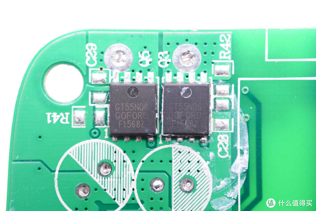 拆解报告：SPRUCE 140W 3C1A无线充二合一充电座SPR140